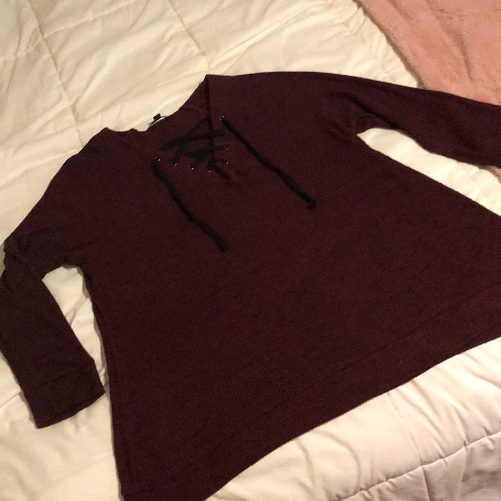 Maroon 3/4 sleeve sweater